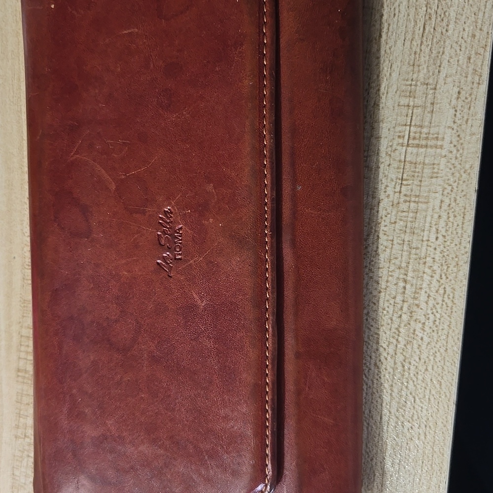 La Sella Roma Italian Leather Contential Wallet 💫